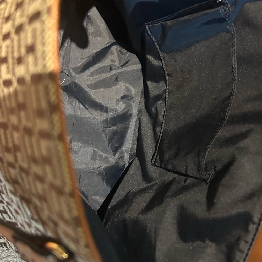 Tommy Hilfiger Geometric Brown and Cream Tote - Picture 6 of 9